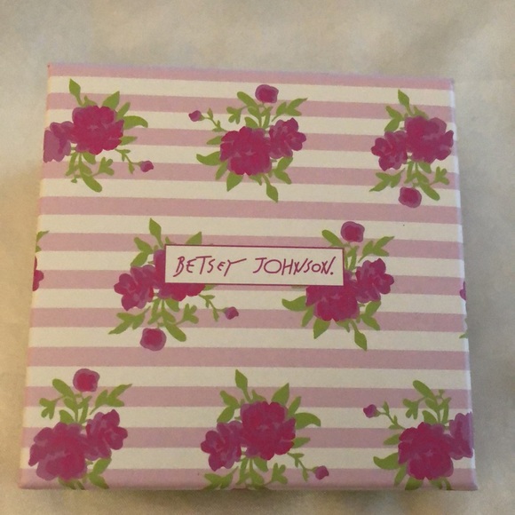 Betsey Johnson Gold Tone Tropical Flower, Starfish Blush Crystal Drop Earrings - Picture 13 of 15